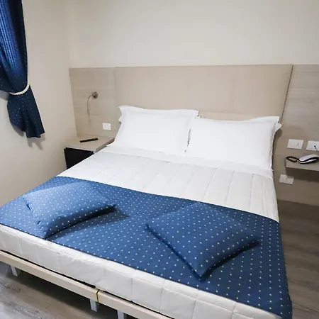 فندق Home Hotel كاستيلفرانكو فينيتو