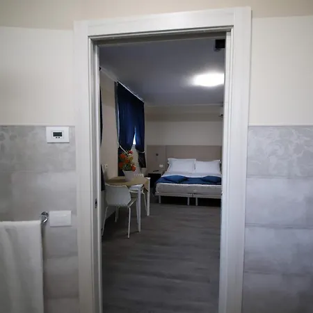 Home Hotel فندق