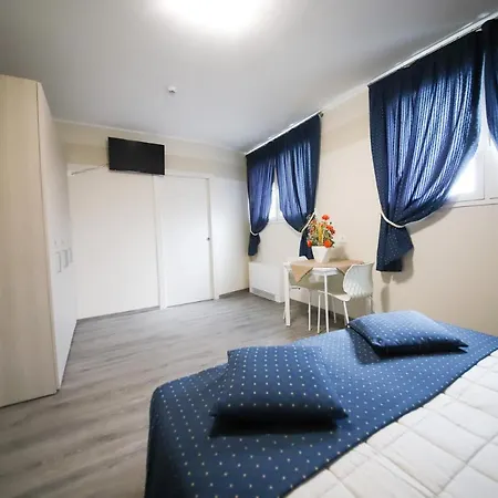 Home Hotel فندق