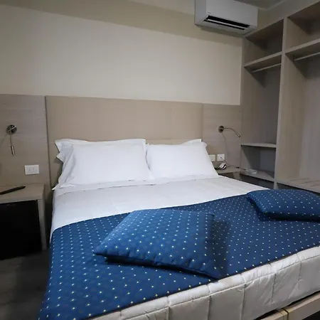Home Hotel فندق