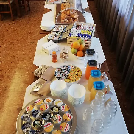 فندق Home Hotel 3*