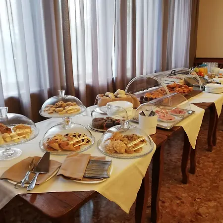 Home Hotel فندق كاستيلفرانكو فينيتو