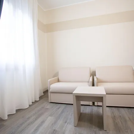 Home Hotel فندق 3*