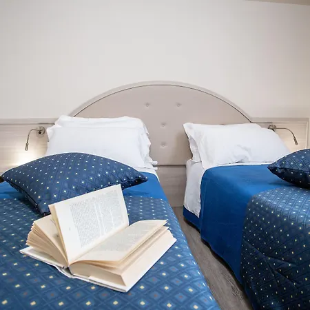 فندق Home Hotel 3*
