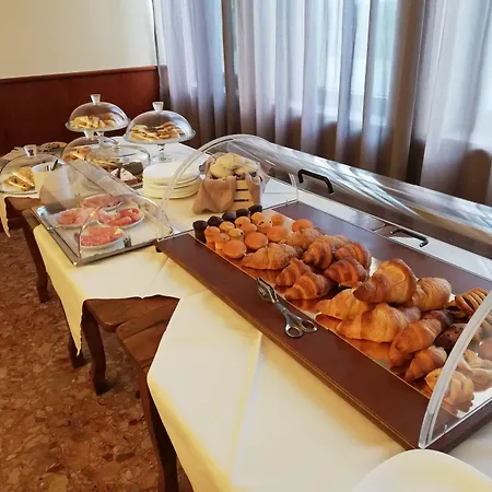 Home Hotel كاستيلفرانكو فينيتو