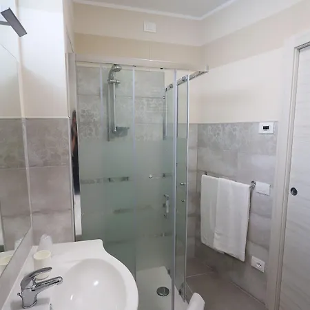 Home Hotel فندق