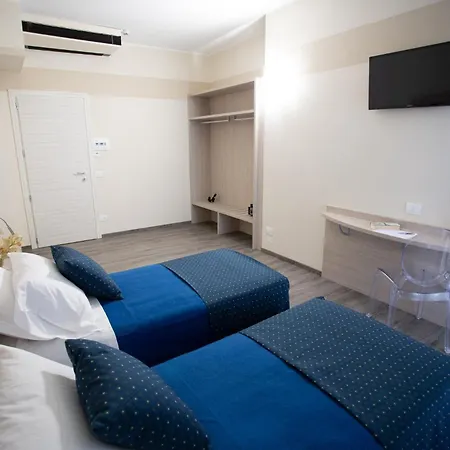 فندق Home Hotel 3*