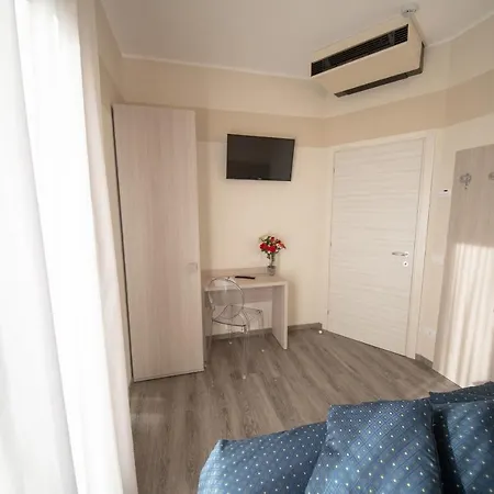 فندق Home Hotel كاستيلفرانكو فينيتو