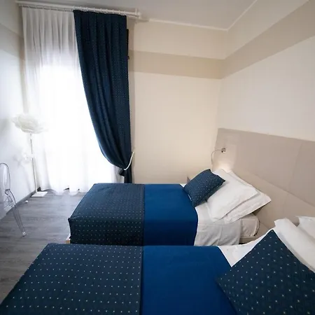Home Hotel فندق