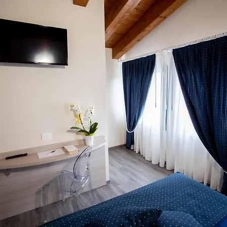 Home Hotel فندق كاستيلفرانكو فينيتو